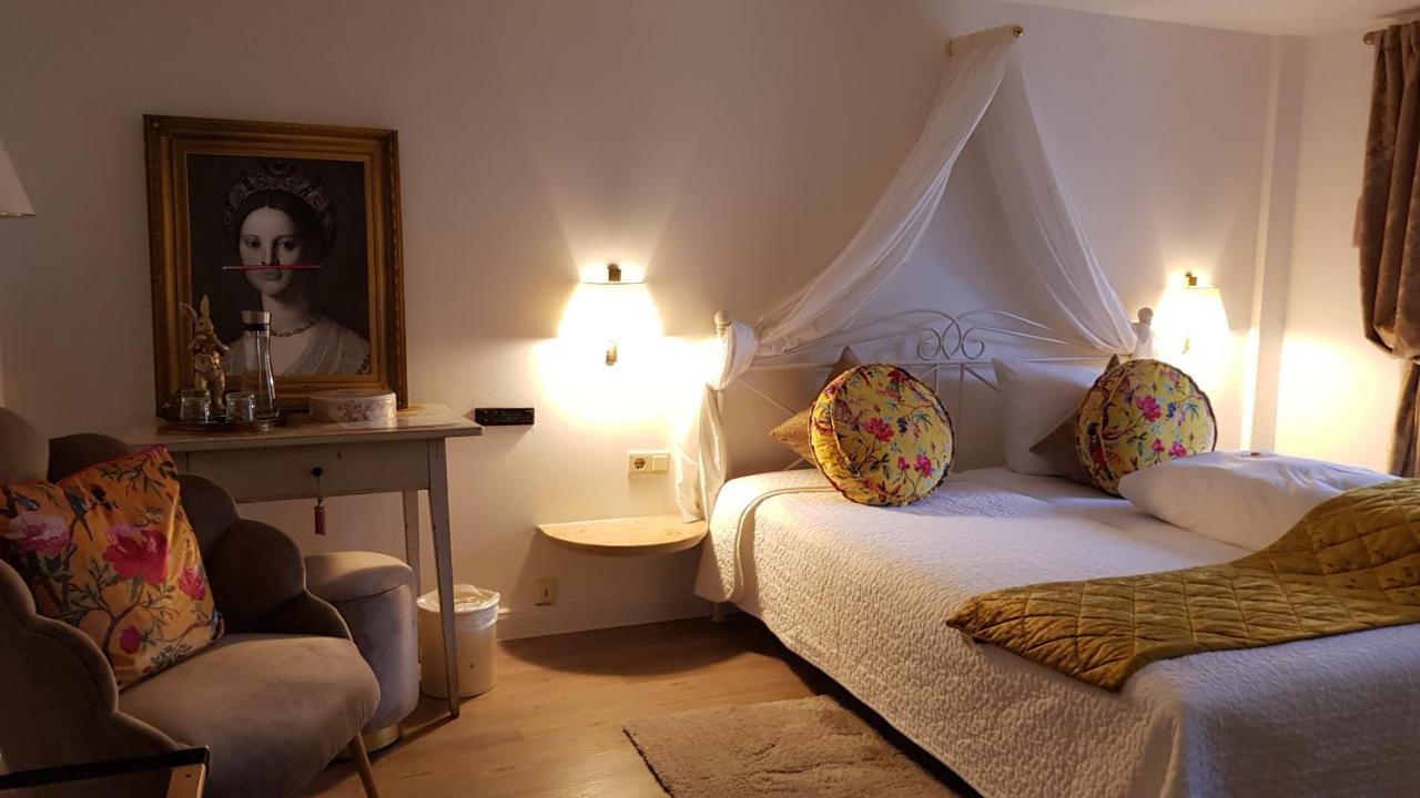 Das Kleine Hotel Iphofen, Fruehstueckszauber, No Waste, Nachhaltig, Nahe Aller Weingueter, Knauf Gips Kg Und Connekt, Kleines Secret Mit Garten & Terrassen, Tv Mirrorring, 55" Tv, Fine Dining, Hunde Willkommen エクステリア 写真
